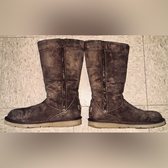 UGG Cargo Ill 5132 Boots in Walnut Brown Suede w/ Cream Shearling Lining size 7 - Picture 3 of 16